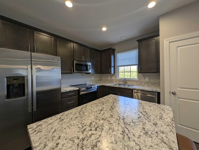 Building Photo - 800 Avebury Dr