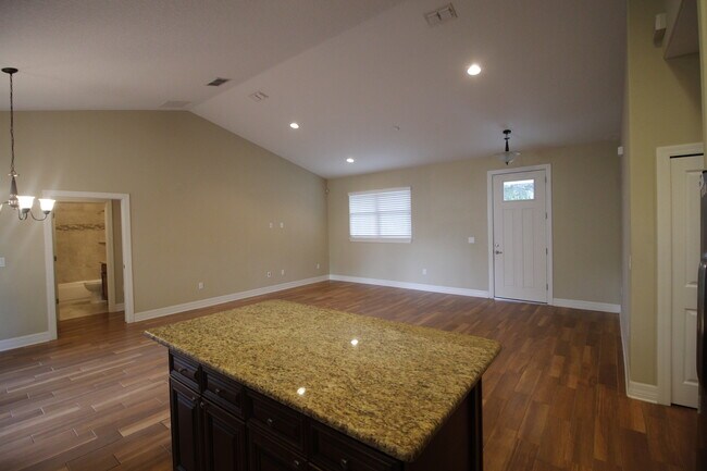 Foto del edificio - 3315 E Jersey Ave