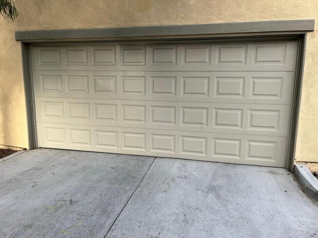 Foto del edificio - 4300 Newton Ave