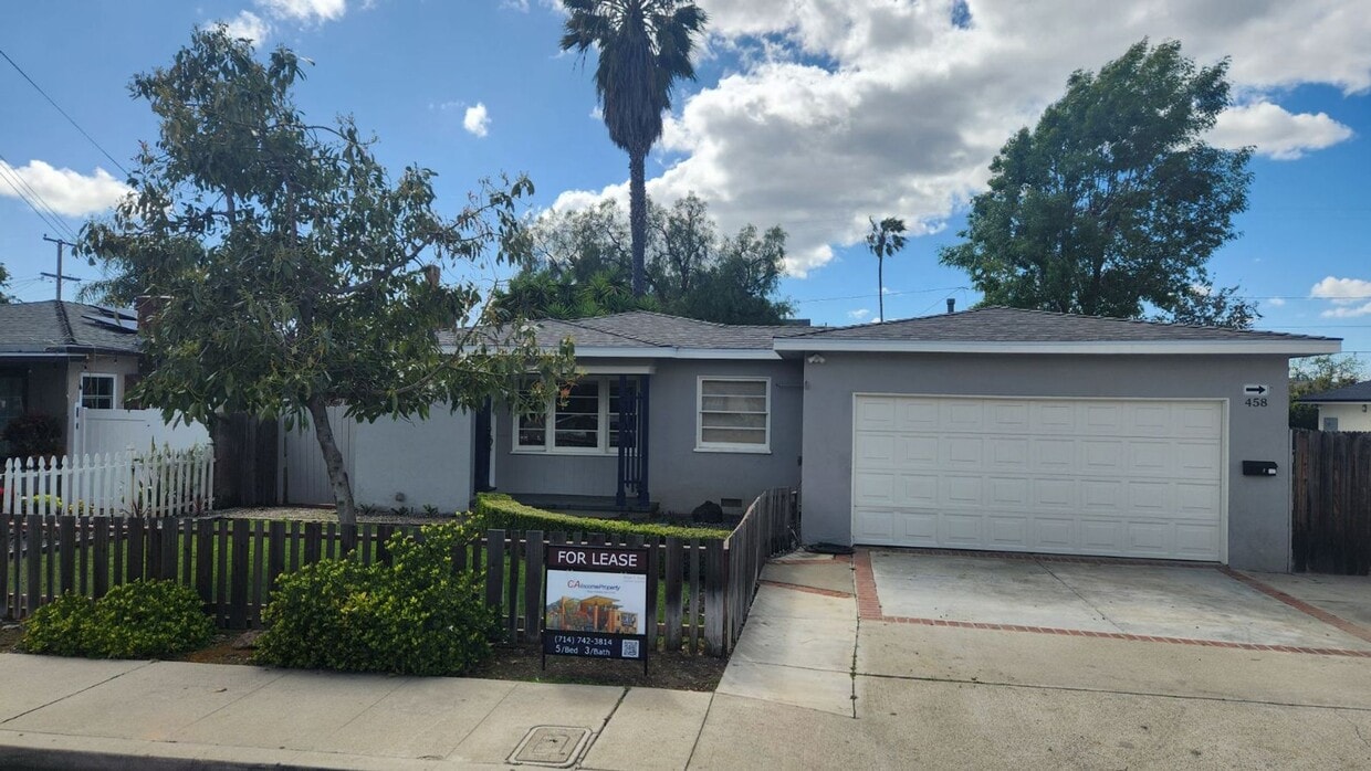 Primary Photo - Upgraded Old Town Orange Home Next to Chap...