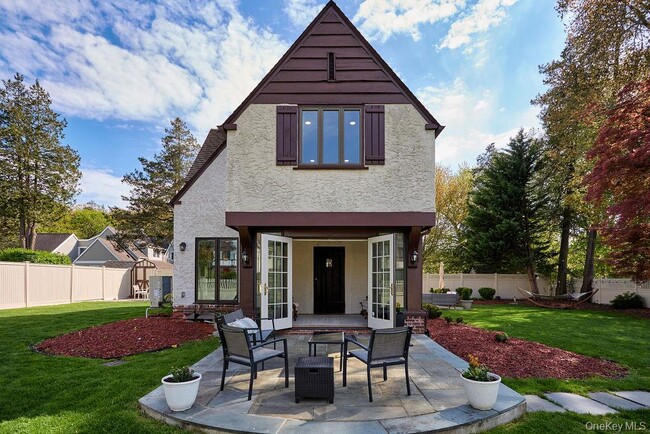 Building Photo - 4 Glenwolde Park