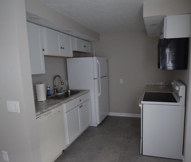 Kitchen - 111 Autumn Chapel Way