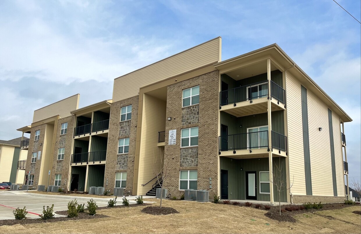 Whitewing Flats Apartments in Princeton, TX