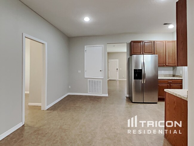 Building Photo - 606 Arlington Ct