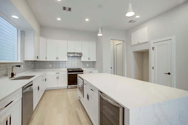 Foto del edificio - 5534 Darling St