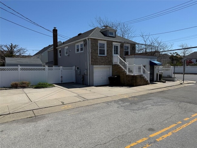 Foto del edificio - 72 Clayton Ave