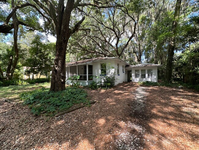 Building Photo - 204 NW 25 St