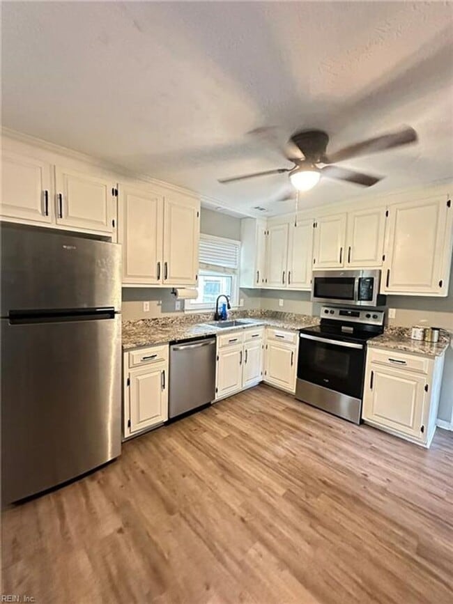 Building Photo - 3 BED 2.5BA SINGLE FAMILY HOME