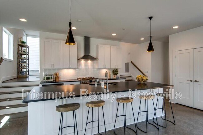 Photo - 958 9th Ave S House