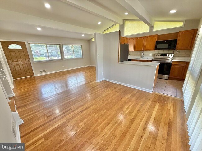 Foto del edificio - 7700 Glenister Dr