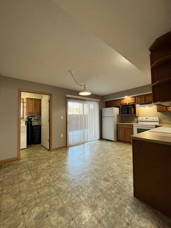 Building Photo - 525 Oak Rd