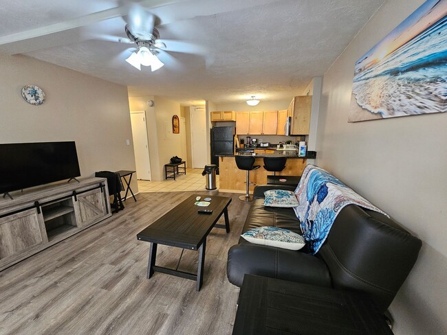 Window AC. Furnished. Near Beaches. (RRLLC) - Window AC. Furnished. Near Beaches. (RRLLC) Apartment