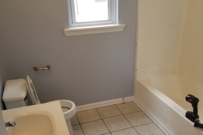 Bathroom - 2451 Berkley Ave SW