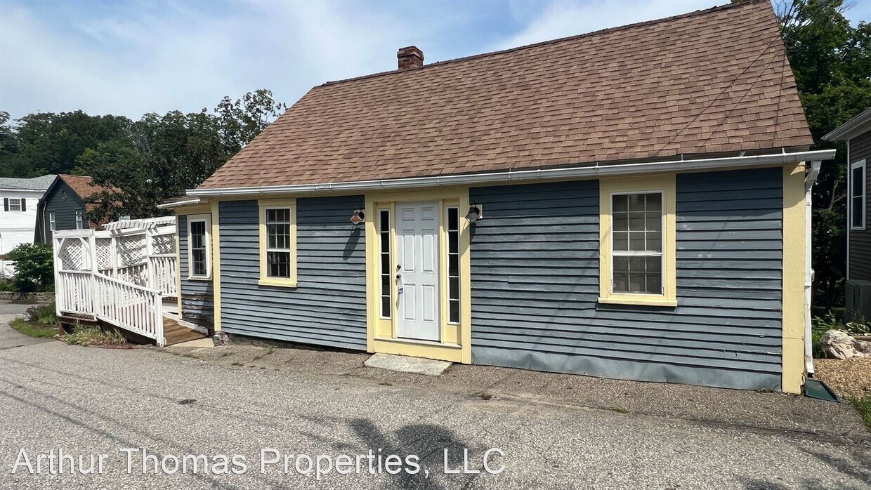 3 Creighton St, Newmarket, NH 03857 House Rental in Newmarket, NH