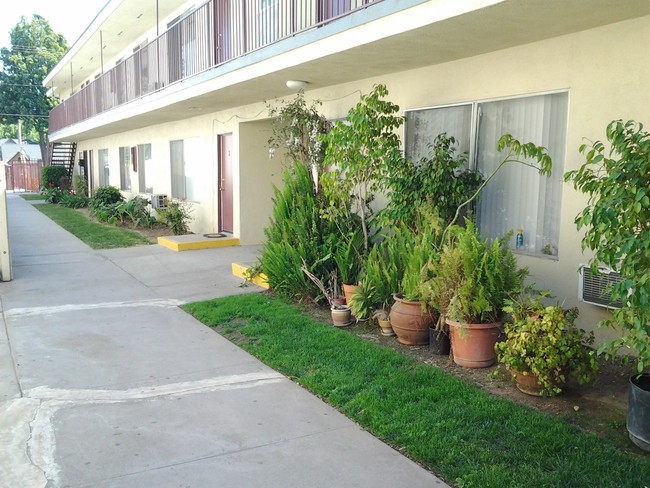 Interior photo - 5441 Norwalk Blvd