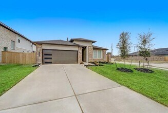 Building Photo - 29302 Pikes Peak Dr