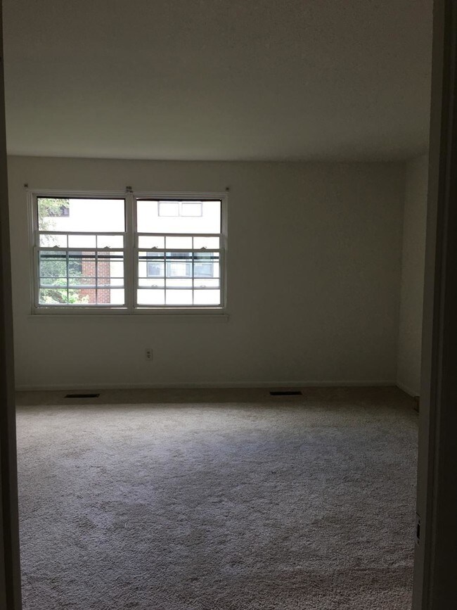 Foto del edificio - 4 Alanbrooke Ct