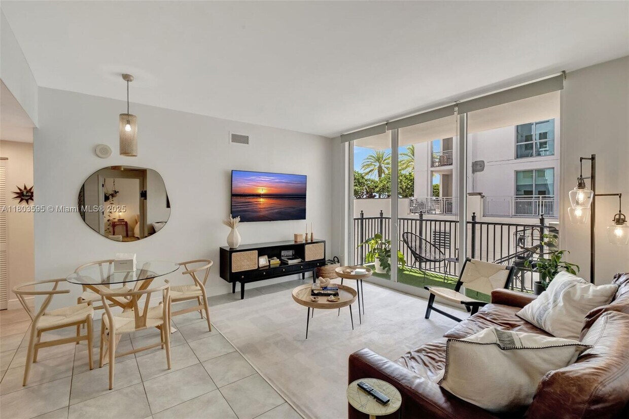 Foto principal - 4100 Salzedo St