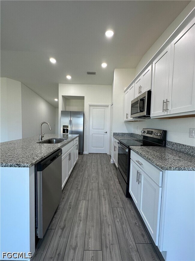 Foto del edificio - 2604 NW 8th Pl