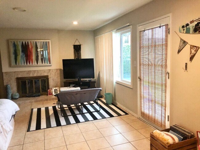 family room - 6032 Stone Cir