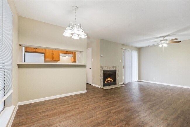 Building Photo - Hunterwood Apartments | 2-Bedroom / 1-Bath...