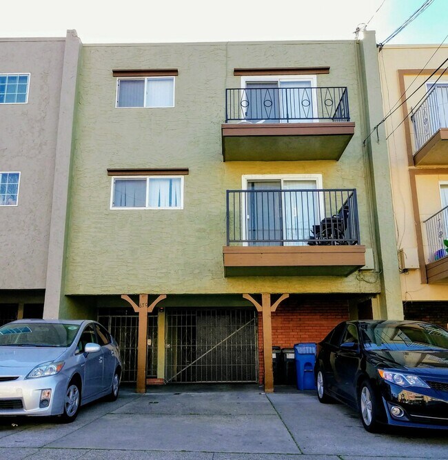 Building Photo - 670 Sylvan St