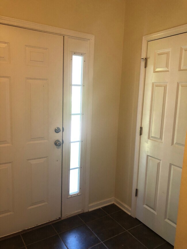 Building Photo - 1117A Southbend Dr