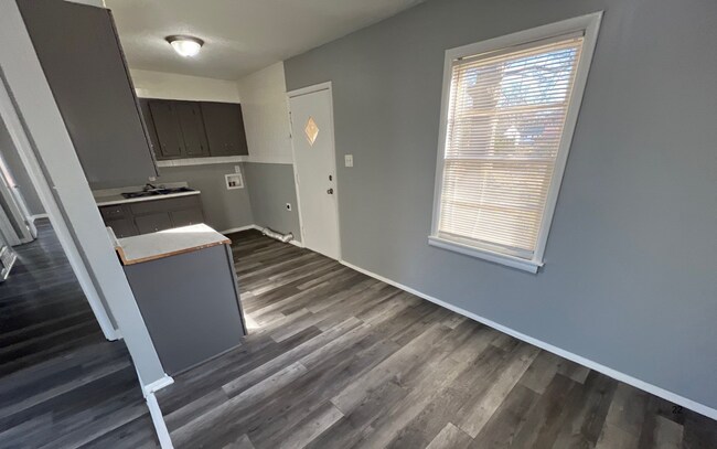 Foto del edificio - 389 W Mitchell Rd