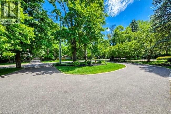 Photo du bâtiment - 1251 Lakeshore Rd E
