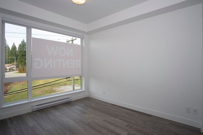 Building Photo - 951 Charland Av