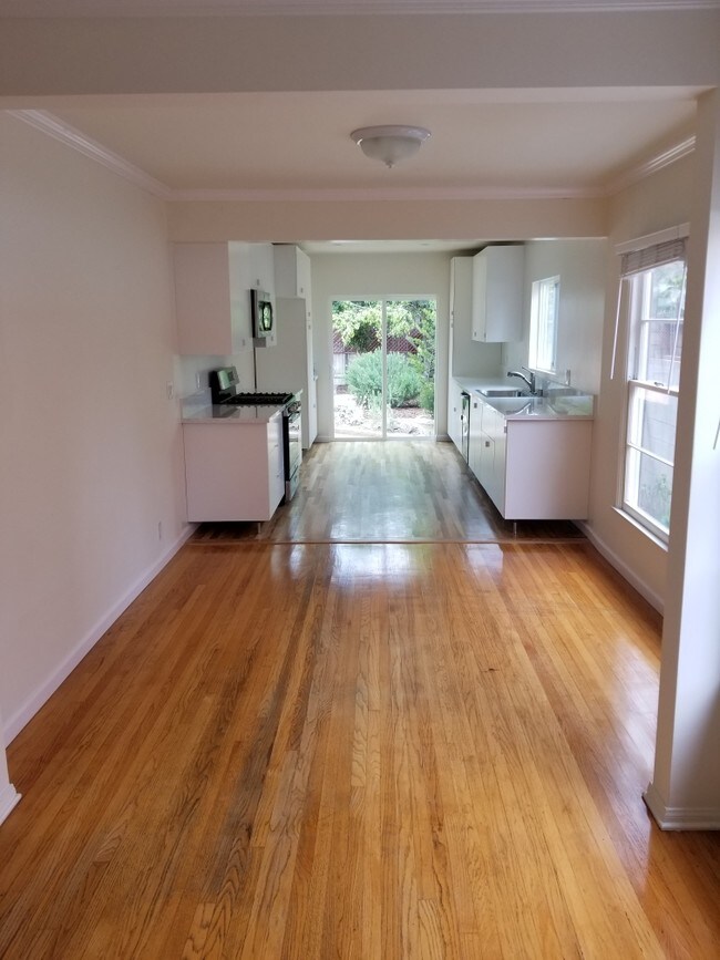 Foto del edificio - 3784 Rosewood Ave