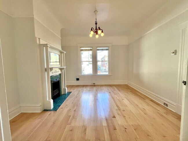 Foto del edificio - Stunning Edwardian Flat with a Backyard