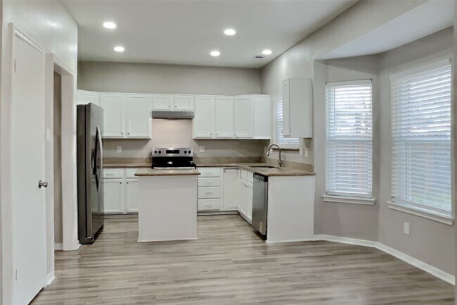 Foto del edificio - 21338 Wildcroft Dr