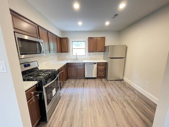 Foto del edificio - 22 River Rd