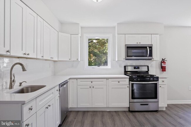 Building Photo - 2253 Linden Ave