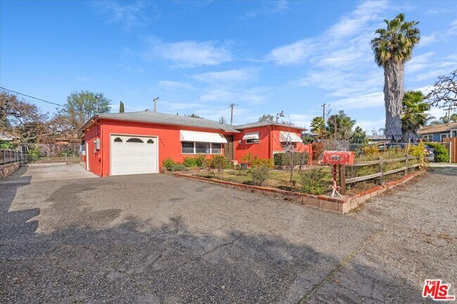 Building Photo - 605 Irving Dr