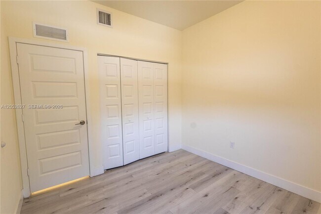 Foto del edificio - 10407 NW 82nd St