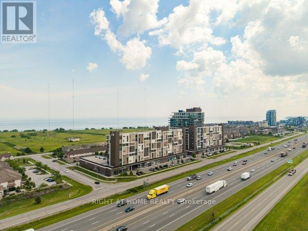 Photo du bâtiment - 550 N Service Rd