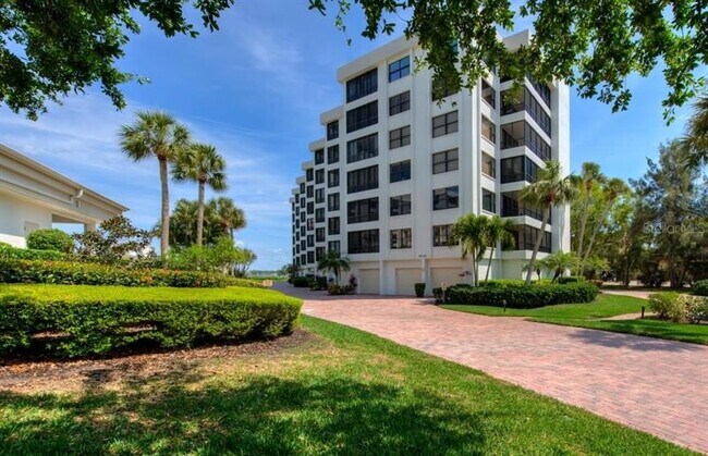 Foto del edificio - 8735 Midnight Pass Rd