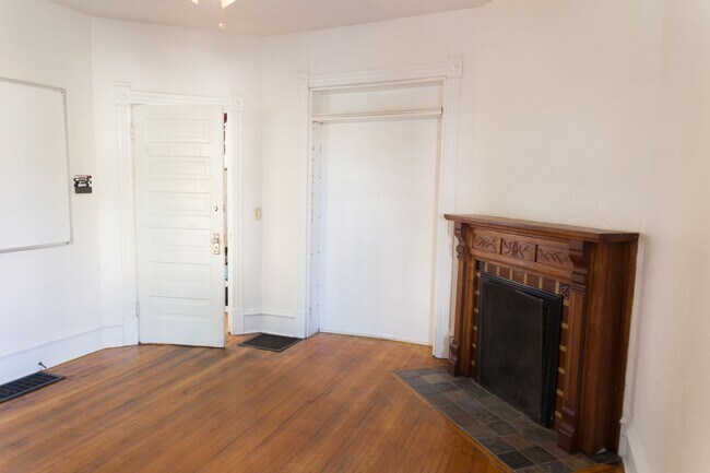 Foto del edificio - Prime 5 Bedroom in Dinkytown close to the U of M!