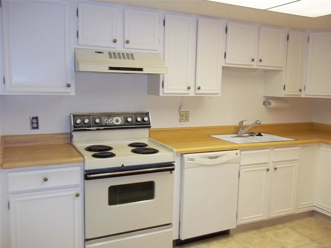 Building Photo - 14300 E Marina Dr