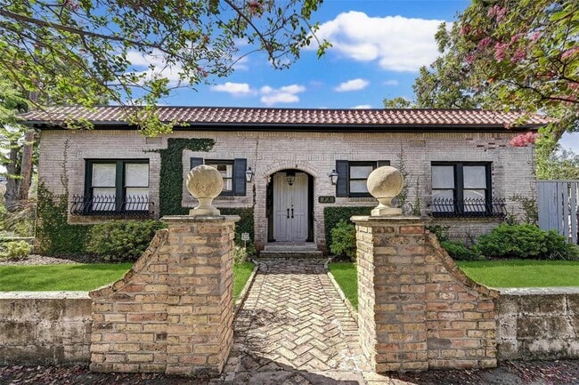 Building Photo - 1001 Bomar St