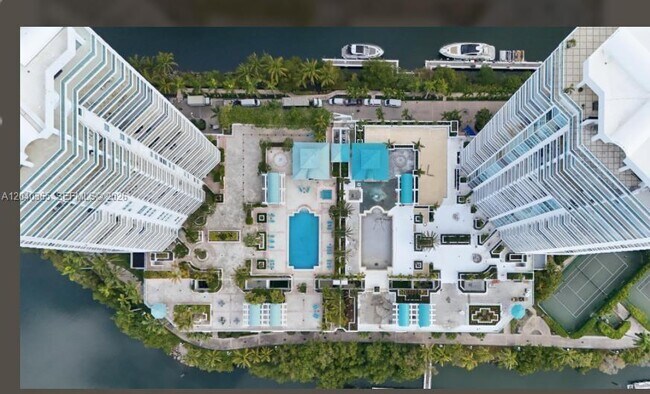 Foto del edificio - 16500 Collins Ave