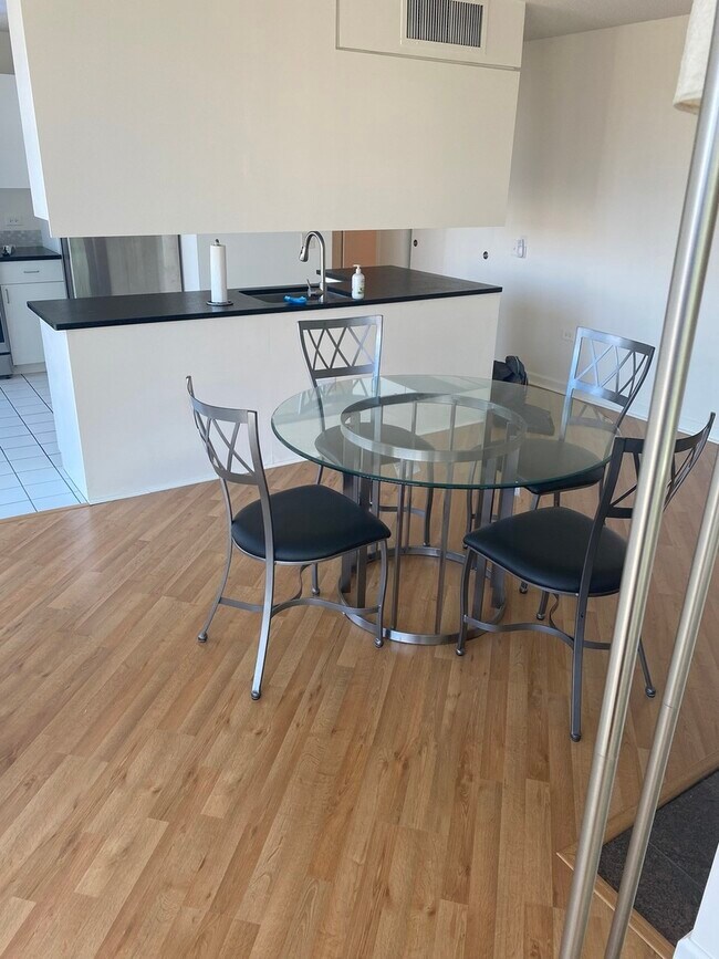 Foto del edificio - 3120 S Indiana Ave