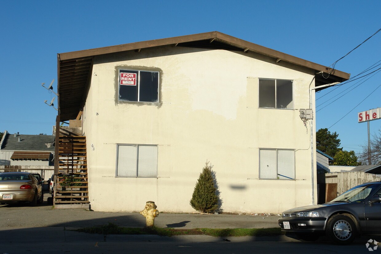 Building Photo - 63 Kings St