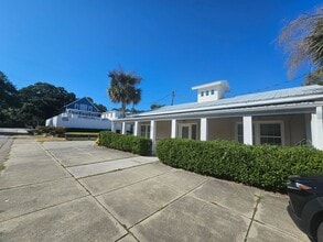 Building Photo - 302 2nd Ave S