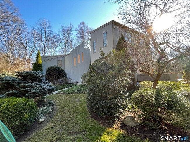 Building Photo - 21 Olmstead Hill Rd