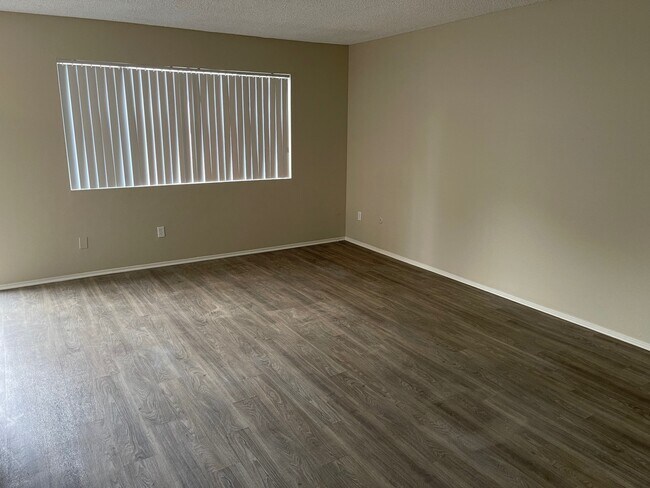 Foto del edificio - 1160 Hollister St