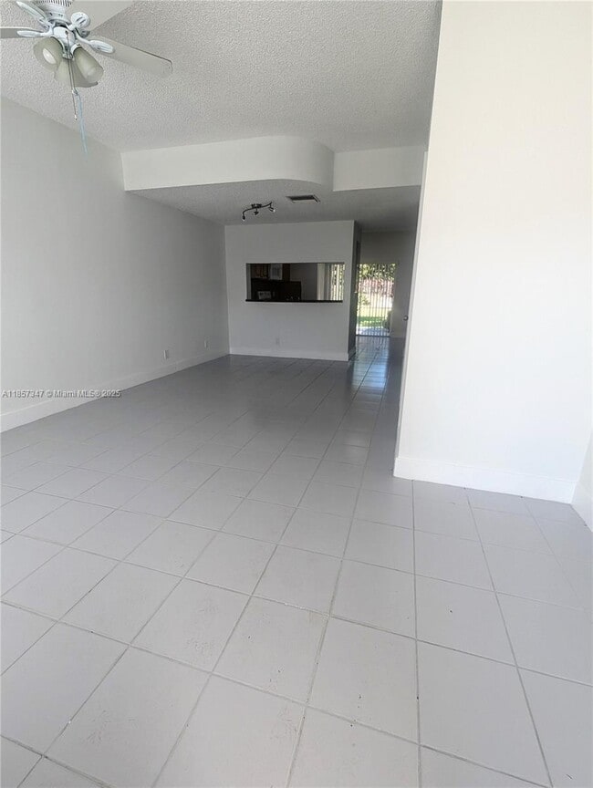 Foto del edificio - 16661 Hemingway Dr