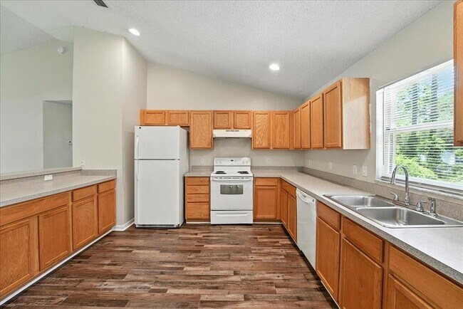 Building Photo - 961 Hanford Dr